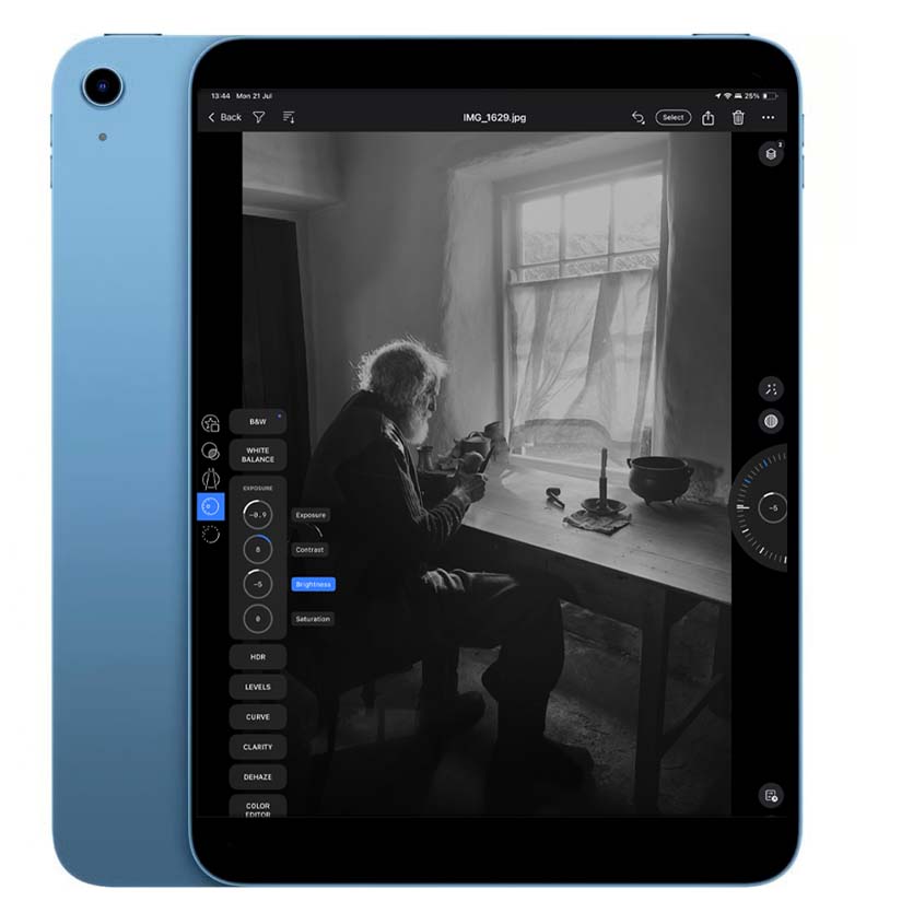 Apple 11-inch iPad (A16) blue, set up as wireless client monitor with Capture One Live - iPad client monitor hire Dublin